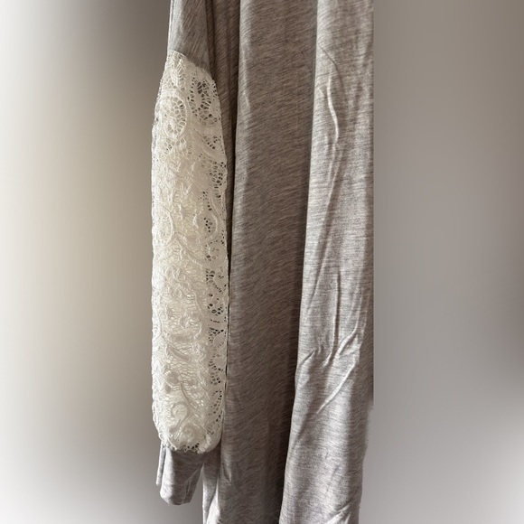 Roomy long sleeve grey top with lace sleeves - Picture 2 of 5